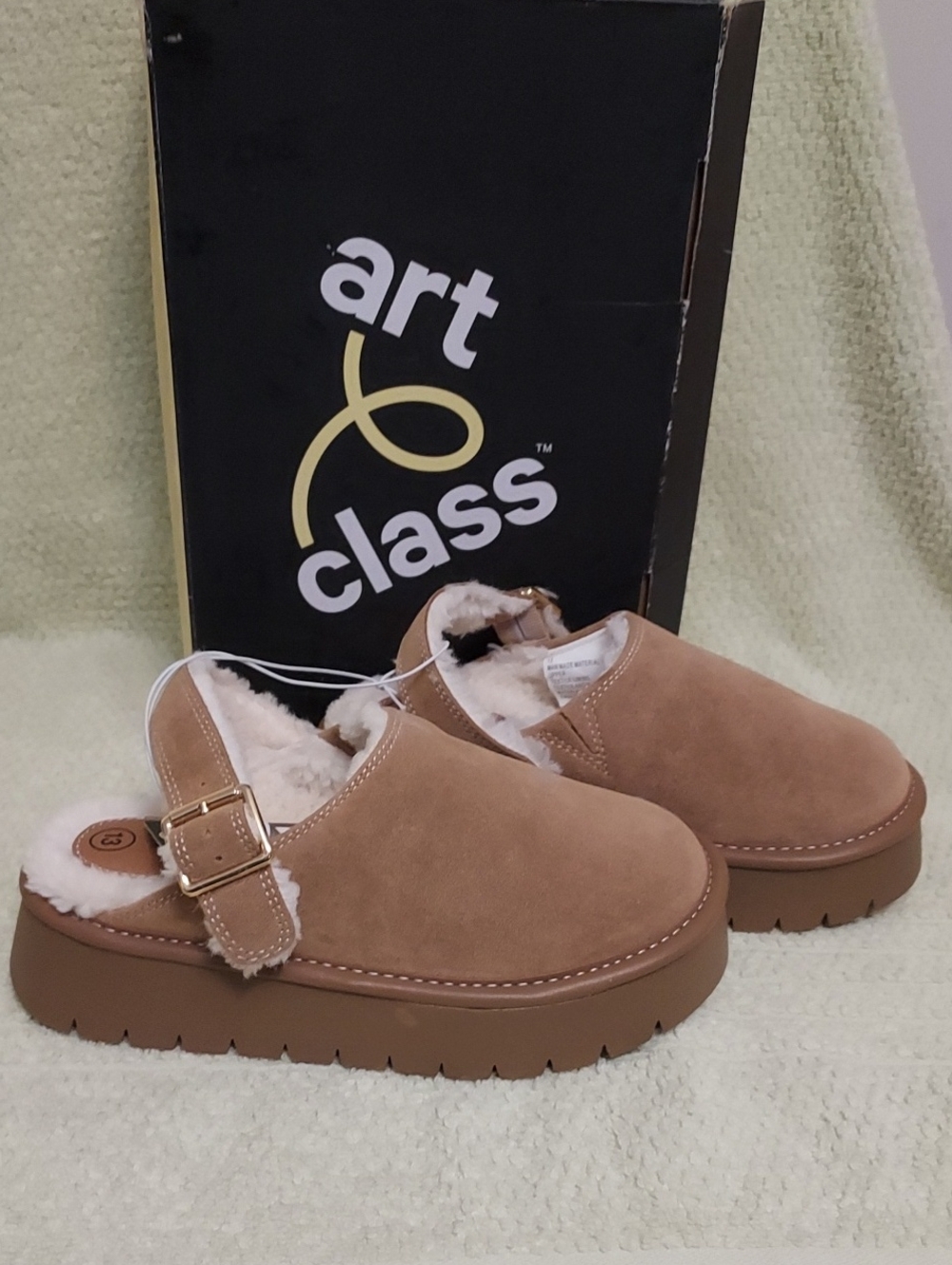 Art Class Clogs - Picture 2 of 16